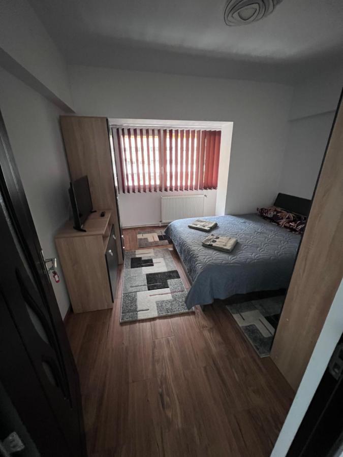 Victoria Apartment Миеркуря Чук Екстериор снимка