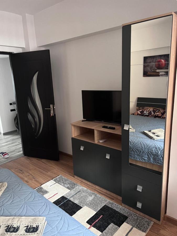 Victoria Apartment Миеркуря Чук Екстериор снимка