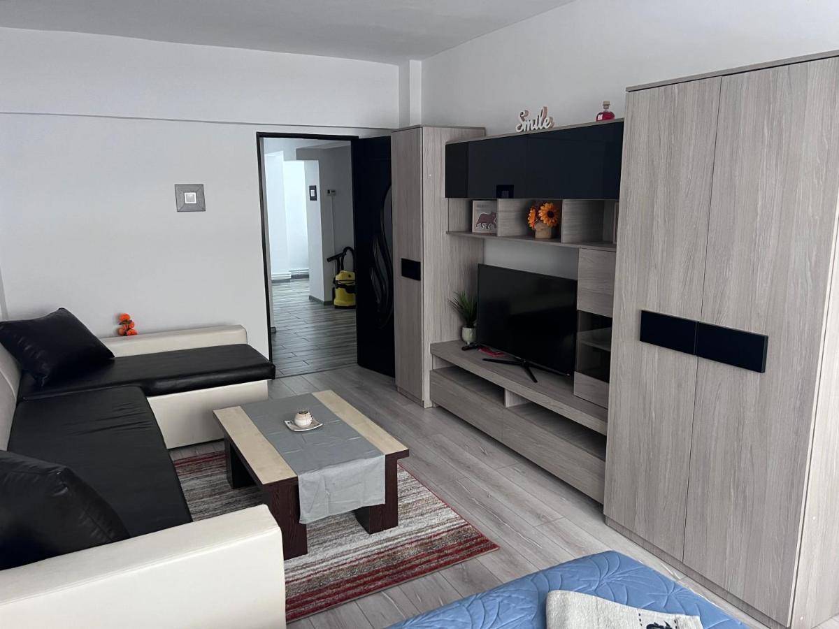 Victoria Apartment Миеркуря Чук Екстериор снимка