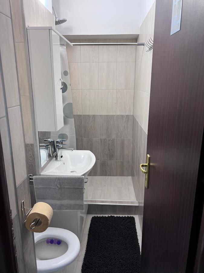 Victoria Apartment Миеркуря Чук Екстериор снимка
