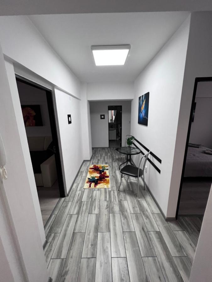 Victoria Apartment Миеркуря Чук Екстериор снимка