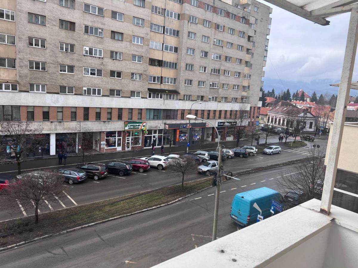 Victoria Apartment Миеркуря Чук Екстериор снимка